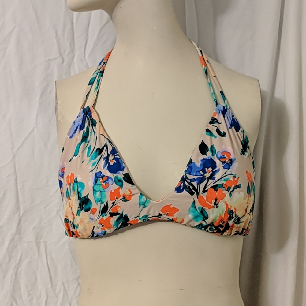 ✨5/$25✨ NWOT O'Neill floral bikini top